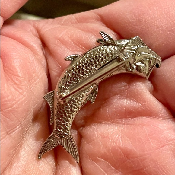 Silver Fish Lapel Pin - Metallic Fish Accessory - Picture 4 of 10